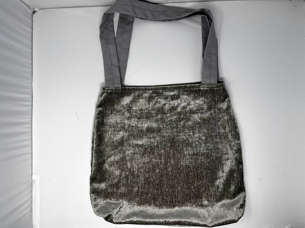 No brand Shoulder Bag Silver with Sheen Fabric Pre-Owned in Good condition
